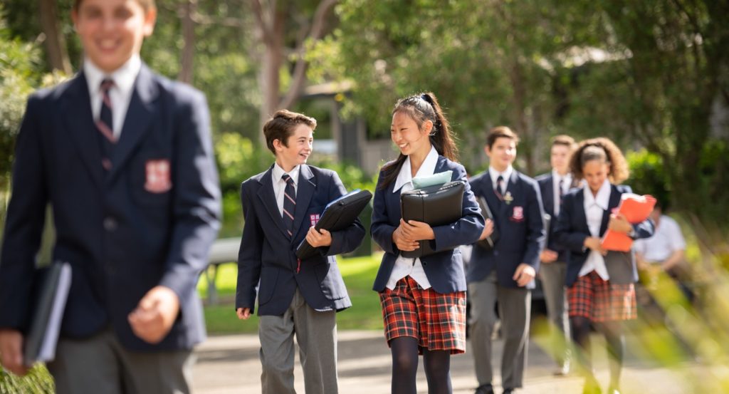 0779_Students walking - Northholm Grammar School